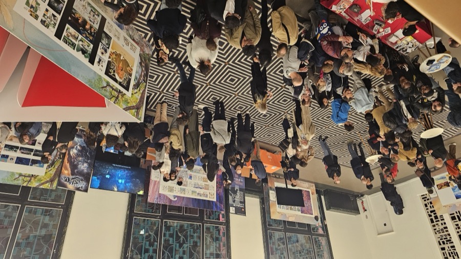 Le foyer du Palais des Arts et Congres pendant l'apres-midi du festival