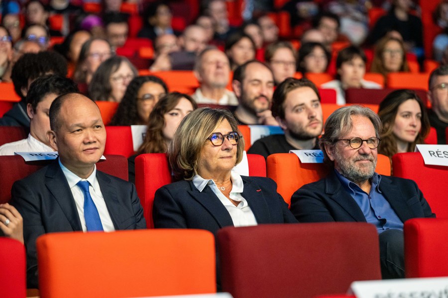 Premier rang de la soiree de gala : Jiansheng Liu, Jeanne Becart et Frederic Lefebvre